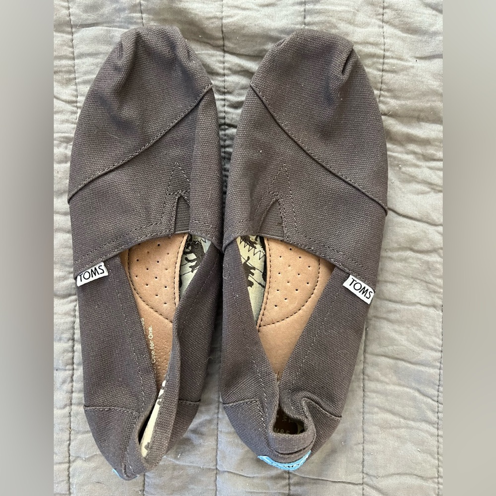 TOMS Classic Canvas Shoe in gray size Womens 8.5